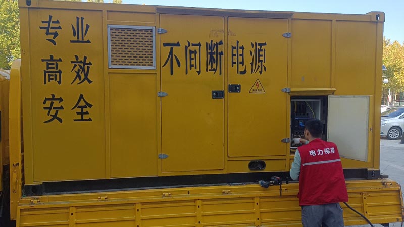上栗柴油发电机组和UPS电源配合使用时，如何避免切换过程中的电力中断？